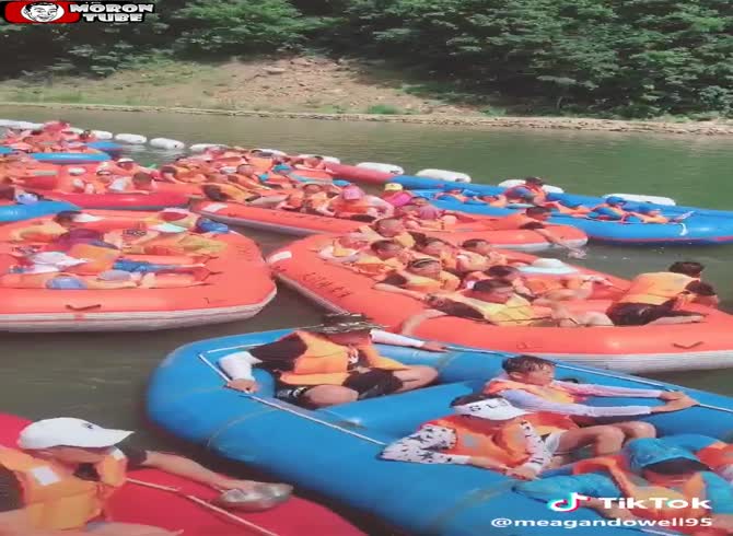 Video :In China, rafting is a major nuisance!